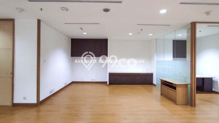 Kantor Disewa di Sudirman, Jakarta Selatan, LT 300m2 / LB 300m2 Kantor Disewa di Sudirman, Jakarta Selatan, LT 300m2 / LB 300m2