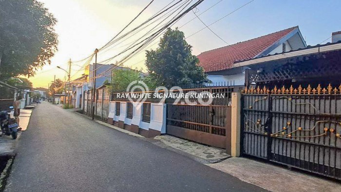 Hunian Eksklusif Siap Huni LT 278m2 di Duren Sawit, Jakarta Timur Hunian Eksklusif Siap Huni LT 278m2 di Duren Sawit, Jakarta Timur