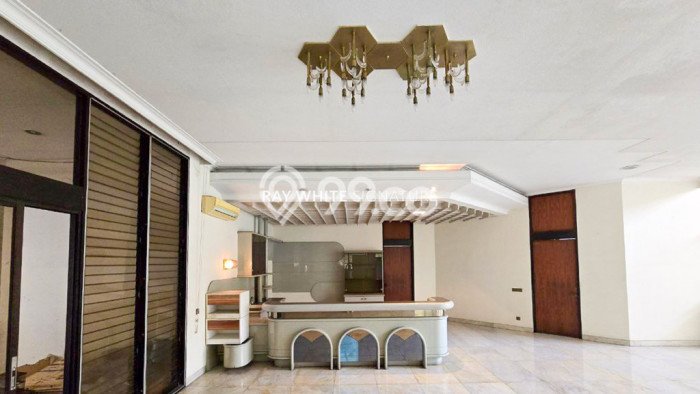 Rumah di Kebayoran Lama, 4 KT, Akses Mudah Pusat Kota, Luas 965m2m² LB 1000m2m² Rumah di Kebayoran Lama, 4 KT, Akses Mudah Pusat Kota, Luas 965m2m² LB 1000m2m²