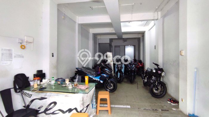 PRIME LOCATION! Ruko di Pasar Minggu, Luas 320m2m², Kawasan Komersial, Lokasi Strategis PRIME LOCATION! Ruko di Pasar Minggu, Luas 320m2m², Kawasan Komersial, Lokasi Strategis