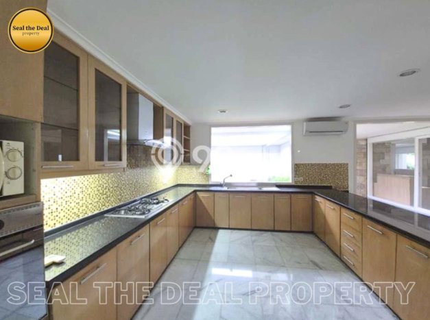 Hunian Bagus Disewakan di Kemang, Jakarta Selatan LT 2500m2, LB 1200m2 Hunian Bagus Disewakan di Kemang, Jakarta Selatan LT 2500m2, LB 1200m2