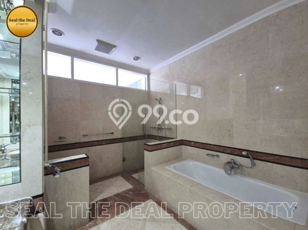 Hunian Bagus Disewakan di Kemang, Jakarta Selatan LT 2500m2, LB 1200m2 Hunian Bagus Disewakan di Kemang, Jakarta Selatan LT 2500m2, LB 1200m2