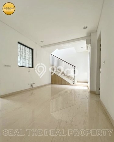 Disewakan Rumah Strategis LT 300m2 / LB 700m2 di Senopati, Jakarta Selatan Disewakan Rumah Strategis LT 300m2 / LB 700m2 di Senopati, Jakarta Selatan