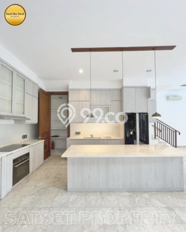 Disewakan Rumah Nyaman LT 580m2 / LB 450m2 di Kemang, Jakarta Selatan Disewakan Rumah Nyaman LT 580m2 / LB 450m2 di Kemang, Jakarta Selatan