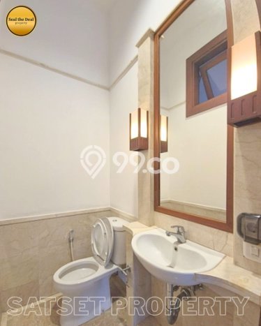 Disewakan Rumah Nyaman LT 580m2 / LB 450m2 di Kemang, Jakarta Selatan Disewakan Rumah Nyaman LT 580m2 / LB 450m2 di Kemang, Jakarta Selatan