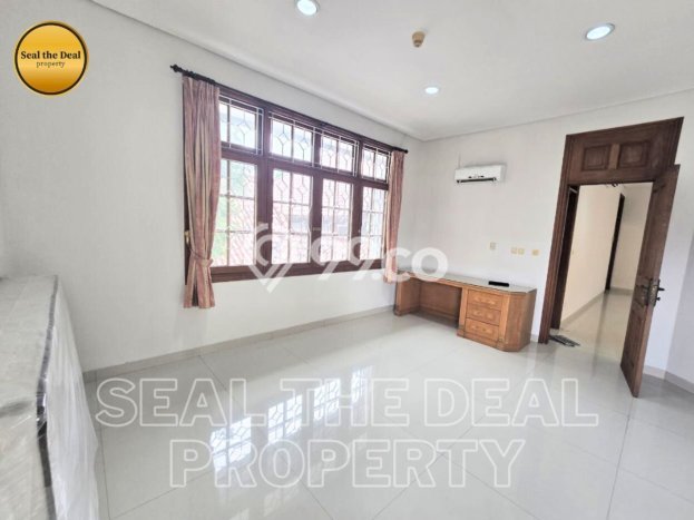 Sewa Rumah Nyaman di Pondok Indah LT 600m2 / LB 800m2 Kondisi Bagus Sewa Rumah Nyaman di Pondok Indah LT 600m2 / LB 800m2 Kondisi Bagus