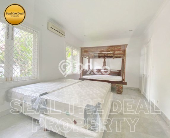 Sewa Rumah Strategis LT 700m2 / LB 500m2 di Kemang, Jakarta Selatan Sewa Rumah Strategis LT 700m2 / LB 500m2 di Kemang, Jakarta Selatan