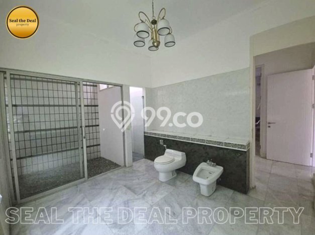 Hunian Bagus Disewakan di Kemang, Jakarta Selatan LT 2500m2, LB 1200m2 Hunian Bagus Disewakan di Kemang, Jakarta Selatan LT 2500m2, LB 1200m2