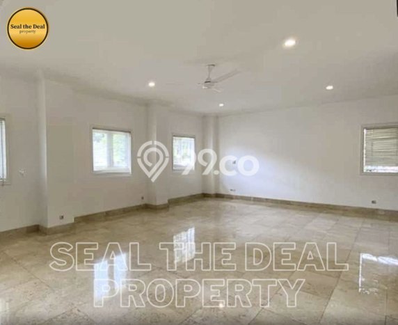 Hunian Modern dengan LT 800m2 & LB 600m2 Disewakan di Jeruk Purut Hunian Modern dengan LT 800m2 & LB 600m2 Disewakan di Jeruk Purut