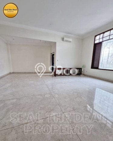 Rumah Bagus Disewakan di SCBD, Jakarta Selatan LT 700m2, LB 800m2 Rumah Bagus Disewakan di SCBD, Jakarta Selatan LT 700m2, LB 800m2