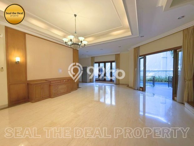 Sewa Rumah Nyaman LT 700m2 / LB 600m2 di Pondok Indah, Jakarta Selatan Sewa Rumah Nyaman LT 700m2 / LB 600m2 di Pondok Indah, Jakarta Selatan