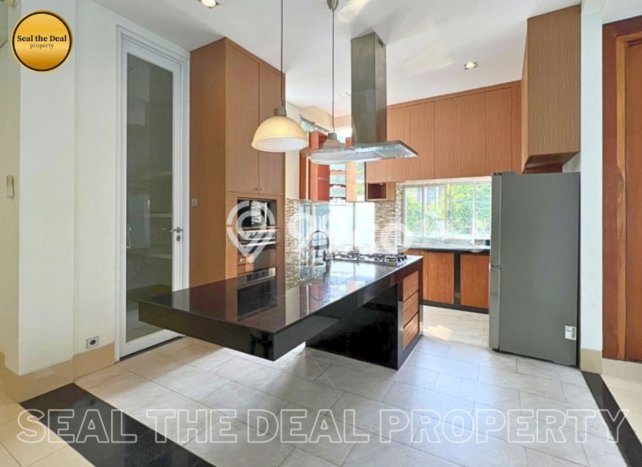 Sewa Rumah Strategis LT 350m2 / LB 826m2 di Pondok Indah, Jakarta Selatan Sewa Rumah Strategis LT 350m2 / LB 826m2 di Pondok Indah, Jakarta Selatan