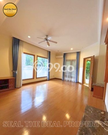 Sewa Rumah Nyaman LT 700m2 / LB 600m2 di Pondok Indah, Jakarta Selatan Sewa Rumah Nyaman LT 700m2 / LB 600m2 di Pondok Indah, Jakarta Selatan