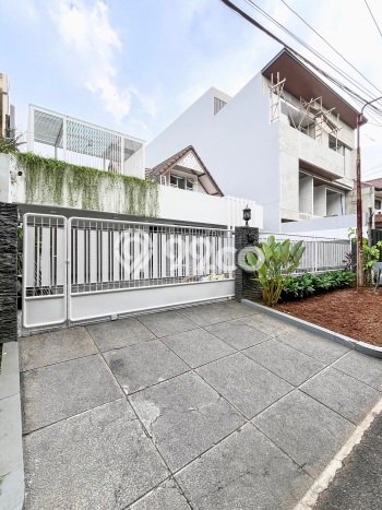 Hunian Modern dengan LT 412m2 & LB 450m2 Dikontrakkan di Pondok Indah Hunian Modern dengan LT 412m2 & LB 450m2 Dikontrakkan di Pondok Indah