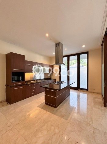 Disewakan Rumah Strategis LT 1000m2 / LB 1000m2 di Pejaten, Jakarta Selatan Disewakan Rumah Strategis LT 1000m2 / LB 1000m2 di Pejaten, Jakarta Selatan