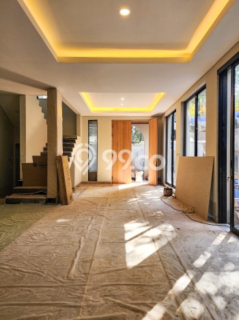 Ready to Use! Premium House LT 235m2 Desain Elegan di Pondok Indah Ready to Use! Premium House LT 235m2 Desain Elegan di Pondok Indah