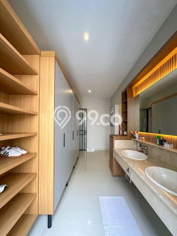 Jual Rumah Luas Megah Dengan View Eksklusif di Kuningan, Jakarta Selatan Jual Rumah Luas Megah Dengan View Eksklusif di Kuningan, Jakarta Selatan