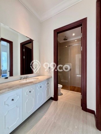 Disewakan Rumah Strategis LT 198m2 / LB 414m2 di Kemang, Jakarta Selatan Disewakan Rumah Strategis LT 198m2 / LB 414m2 di Kemang, Jakarta Selatan