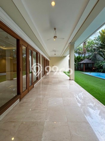 Rumah Kondisi Baik Disewakan di Pejaten, Jakarta Selatan LT 1000m2, LB 1000m2 Rumah Kondisi Baik Disewakan di Pejaten, Jakarta Selatan LT 1000m2, LB 1000m2