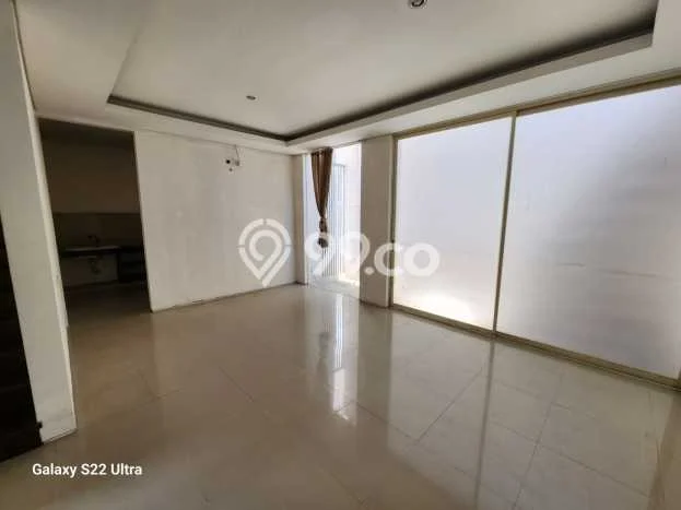 Rumah sewa siap pakai 4 KT di Citraland, Surabaya Rumah sewa siap pakai 4 KT di Citraland, Surabaya