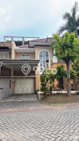 Disewakan Rumah Murah di Citraland Surabaya dengan 4 Kamar Tidur Disewakan Rumah Murah di Citraland Surabaya dengan 4 Kamar Tidur