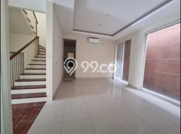 Rumah Strategis kawasan , 4 KT, Area Nyaman, LT 135m2m² LB 210m2m² Rumah Strategis kawasan , 4 KT, Area Nyaman, LT 135m2m² LB 210m2m²
