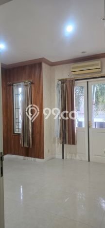 Disewakan Rumah Murah di Citraland Surabaya dengan 4 Kamar Tidur Disewakan Rumah Murah di Citraland Surabaya dengan 4 Kamar Tidur