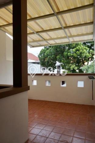 Rumah sewa siap huni 4 KT di Citraland, Surabaya Rumah sewa siap huni 4 KT di Citraland, Surabaya