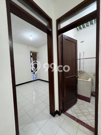 Rumah Sewa Surabaya LT 120m2 LB 80m2 Area Citraland Rumah Sewa Surabaya LT 120m2 LB 80m2 Area Citraland