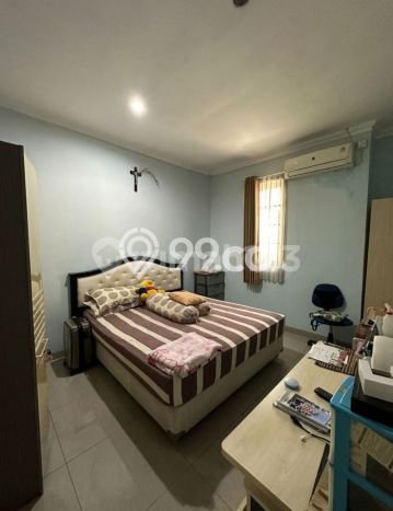 Disewakan! Rumah 3 Kamar Tidur &
2 Kamar Mandi di Citraland, Surabaya Disewakan! Rumah 3 Kamar Tidur &
2 Kamar Mandi di Citraland, Surabaya