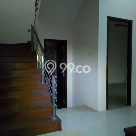 Disewakan! Rumah 3 Kamar Tidur &
2 Kamar Mandi di Citraland, Surabaya Disewakan! Rumah 3 Kamar Tidur &
2 Kamar Mandi di Citraland, Surabaya
