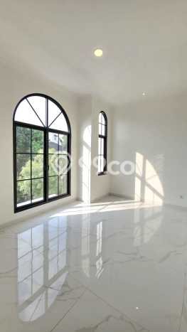 Rumah Mewah LB 220m2 Siap Huni Desain Elegan di Bintaro, Tangerang Selatan Rumah Mewah LB 220m2 Siap Huni Desain Elegan di Bintaro, Tangerang Selatan