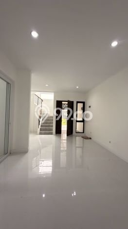 Rumah Mewah LB 170m2 Siap Huni Desain Elegan di BSD City, Tangerang Rumah Mewah LB 170m2 Siap Huni Desain Elegan di BSD City, Tangerang