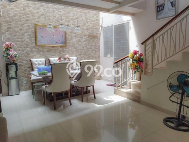 Jual Rumah Mewah Elegan Dengan View Eksklusif di Meruya, Jakarta Barat Jual Rumah Mewah Elegan Dengan View Eksklusif di Meruya, Jakarta Barat