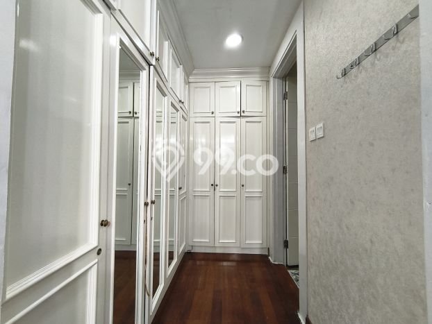 Jual Rumah Mewah Elegan Dengan View Eksklusif di Meruya, Jakarta Barat Jual Rumah Mewah Elegan Dengan View Eksklusif di Meruya, Jakarta Barat