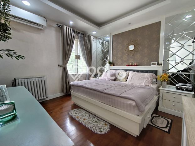 Jual Rumah Mewah Elegan Dengan View Eksklusif di Meruya, Jakarta Barat Jual Rumah Mewah Elegan Dengan View Eksklusif di Meruya, Jakarta Barat