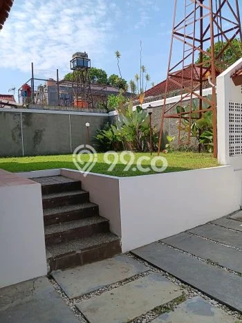 HOT PROPERTY! Rumah Strategis area , Luas 300m2m² Bangunan 150m2m² HOT PROPERTY! Rumah Strategis area , Luas 300m2m² Bangunan 150m2m²