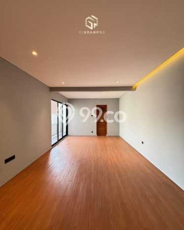 Hunian Elit LB 341m2 Siap Pakai Desain Elegan di Joglo, Jakarta Barat Hunian Elit LB 341m2 Siap Pakai Desain Elegan di Joglo, Jakarta Barat