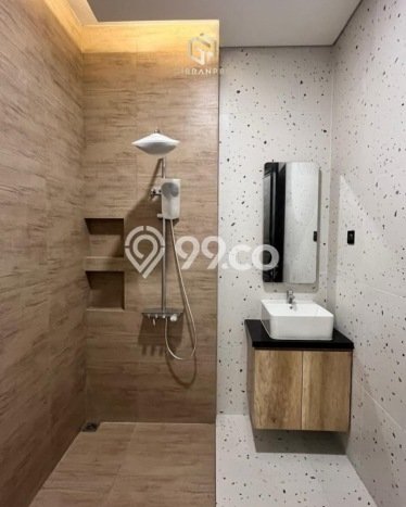 Rumah Elit LB 250m2 Siap Pakai Desain Elegan di Joglo, Jakarta Barat Rumah Elit LB 250m2 Siap Pakai Desain Elegan di Joglo, Jakarta Barat