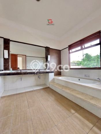 Sewa Rumah Strategis di Cipete LT 1084m2 / LB 650m2 Kondisi Bagus Sewa Rumah Strategis di Cipete LT 1084m2 / LB 650m2 Kondisi Bagus