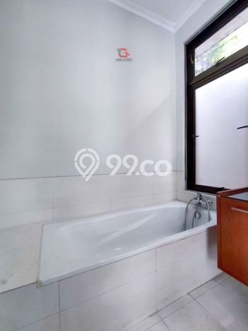 Hunian Minimalis dengan LT 1319m2 & LB 450m2 Disewakan di Kemang Hunian Minimalis dengan LT 1319m2 & LB 450m2 Disewakan di Kemang