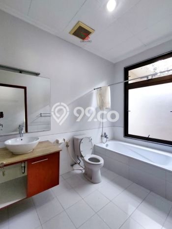 Hunian Minimalis dengan LT 1319m2 & LB 450m2 Disewakan di Kemang Hunian Minimalis dengan LT 1319m2 & LB 450m2 Disewakan di Kemang