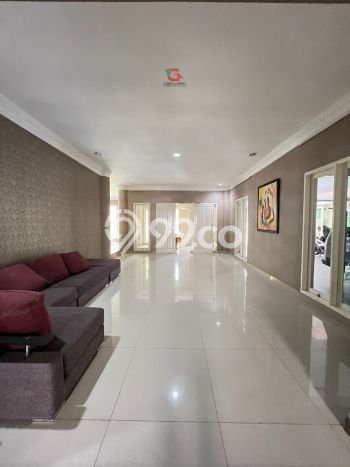 Rumah 5 Kamar Lengkap Disewakan di Menteng Harga Kompetitif Rumah 5 Kamar Lengkap Disewakan di Menteng Harga Kompetitif