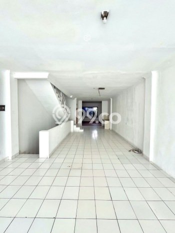 Ruko Disewa di Jakarta Selatan dengan LB 423m2 Area Komersial Ramai Ruko Disewa di Jakarta Selatan dengan LB 423m2 Area Komersial Ramai