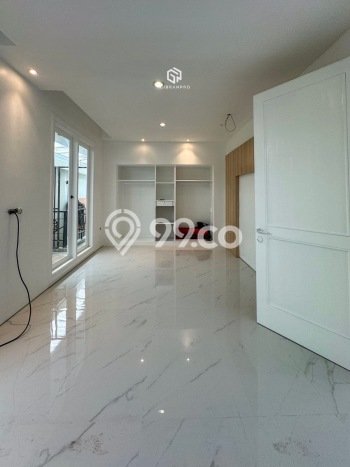 Hunian Minimalis Disewakan di Kemang Jakarta Selatan 5 KT & 4 KM Hunian Minimalis Disewakan di Kemang Jakarta Selatan 5 KT & 4 KM
