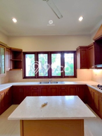 Disewakan Rumah Strategis di Kemang LT 700m2 / LB 400m2 Siap Huni Disewakan Rumah Strategis di Kemang LT 700m2 / LB 400m2 Siap Huni