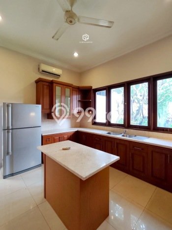 Disewakan Rumah Strategis di Kemang LT 700m2 / LB 400m2 Siap Huni Disewakan Rumah Strategis di Kemang LT 700m2 / LB 400m2 Siap Huni