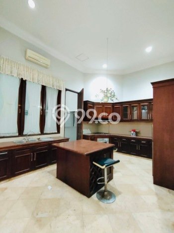 Sewa Rumah Nyaman LT 1000m2 / LB 1200m2 di Kemang, Jakarta Selatan Sewa Rumah Nyaman LT 1000m2 / LB 1200m2 di Kemang, Jakarta Selatan