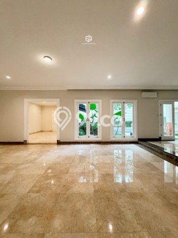 Sewa Rumah Nyaman LT 650m2 / LB 700m2 di Pondok Indah, Jakarta Selatan Sewa Rumah Nyaman LT 650m2 / LB 700m2 di Pondok Indah, Jakarta Selatan
