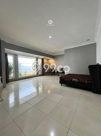 Rumah 6 Kamar Siap Huni Dikontrakkan di Menteng Harga Kompetitif Rumah 6 Kamar Siap Huni Dikontrakkan di Menteng Harga Kompetitif